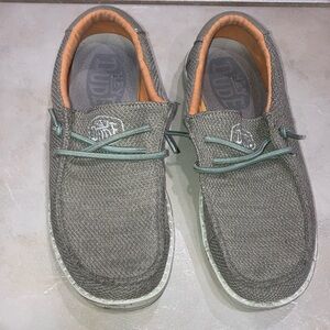 Hey Dude Wally Youth Sox Sahara in size Y6/L7